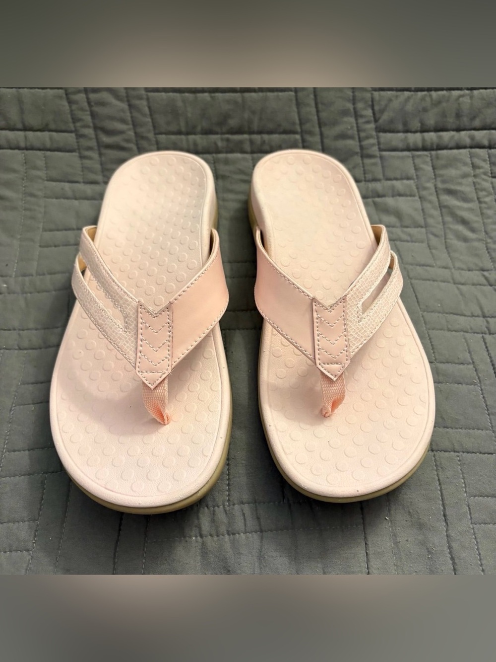 Vionic Kalise Sandals Women Size 8 Shoes Thong Flip Flops Pink Snakeskin Leather